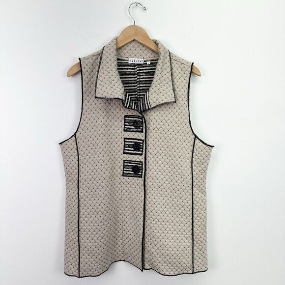 Habitat Woman’s Quilted Diamond Pattern Cream and Black Abstract 3 Button Vest - Picture 1 of 8